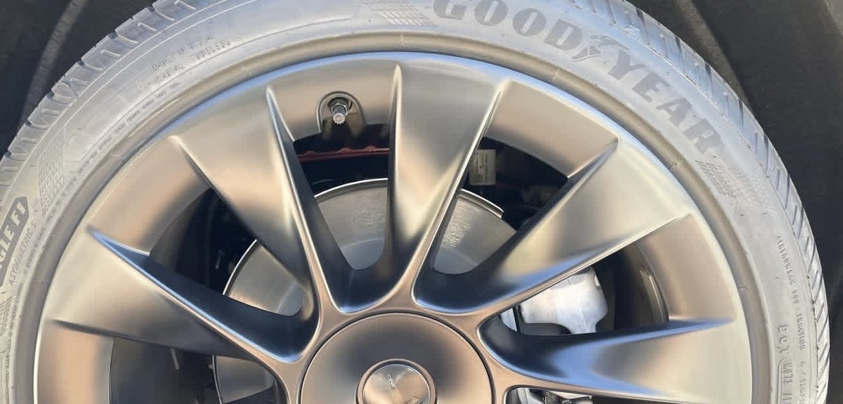 Fully refinished alloy wheel with showroom-quality shine